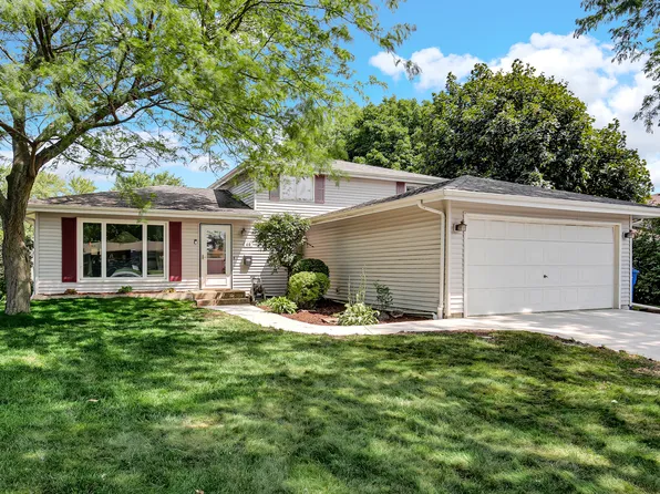 46 Hilltop Dr, Bourbonnais, IL 60914