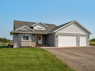 35025 Monarch Ave, Lindstrom, MN 55045