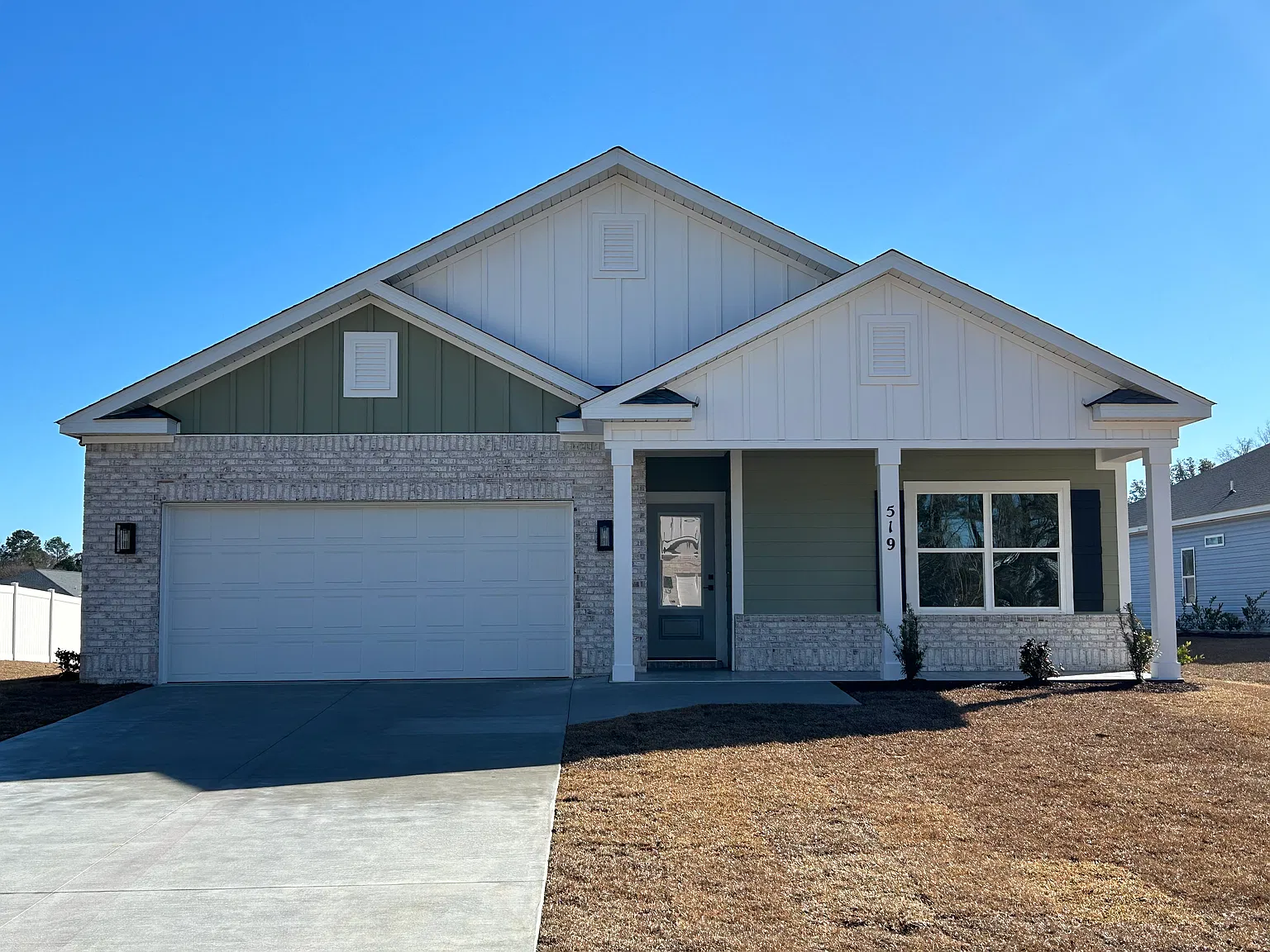 3 bed, 2700 sqft, $2,300 — Photo 1