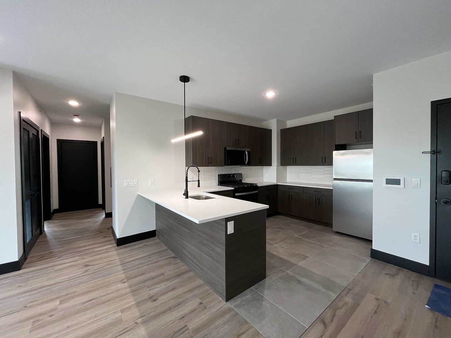 2 bed, 1000 sqft, $2,900 — Photo 2