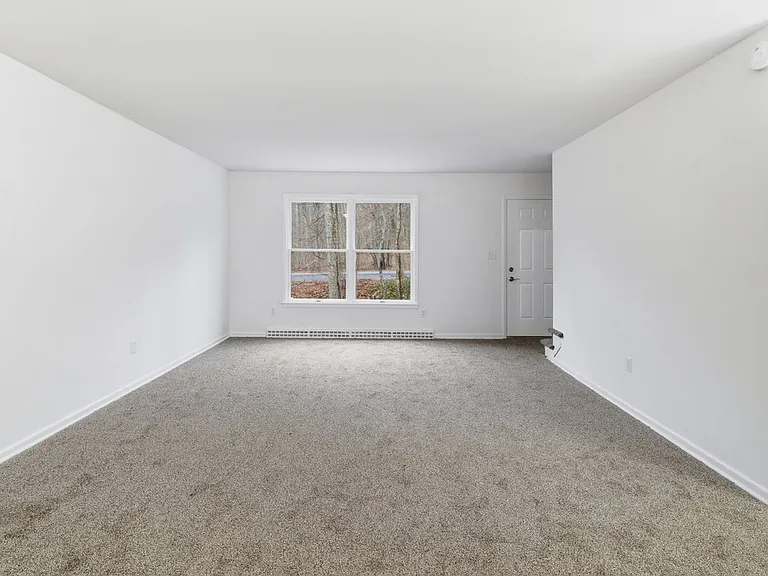 1273 Chateau Dr — Photo 7