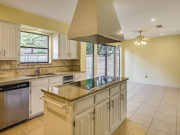 3rd image of 1013 Orlando Cir
