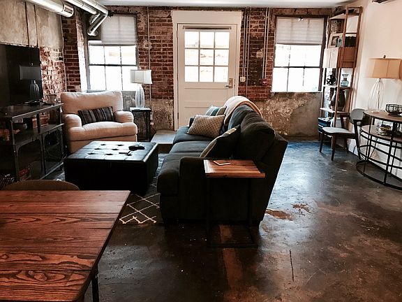 4th image of 461 Walnut St