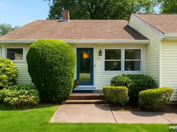 14-21 Elmwood Pl, Fair Lawn, NJ 07410