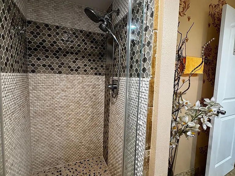 1580 Valecroft Ave — Photo 22