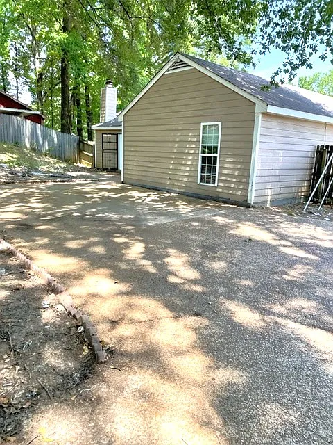 Move-in Ready 3 bed 2 bath — Photo 4