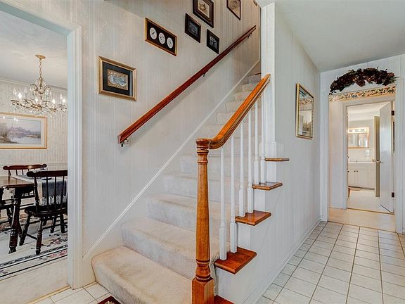 2nd image of 3519 Royal Dr