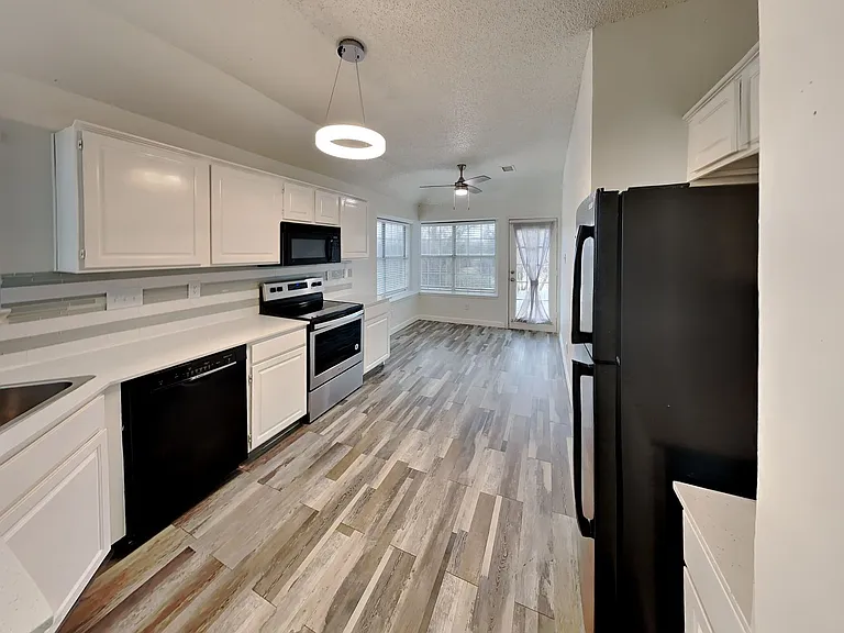 2829 Salado Trl — Photo 5