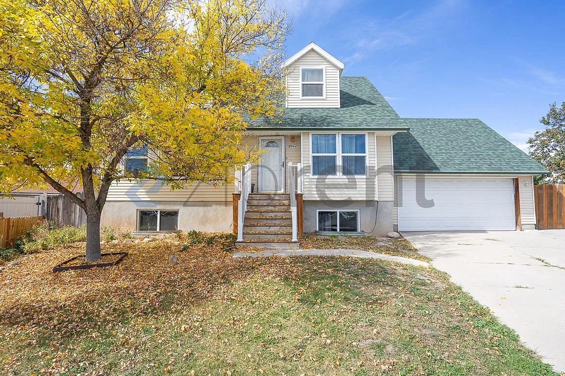 5 bed, 2700 sqft, $2,950 — Photo 2