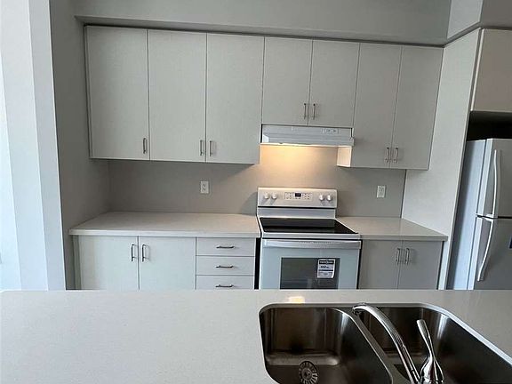 4th image of 527 Shaver Rd #6