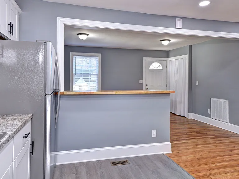725 Jefferson Pl — Photo 4