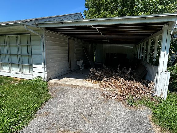 2nd image of 11 Delores Dr