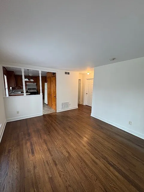 2 bed, 900 sqft, $1,350 — Photo 2