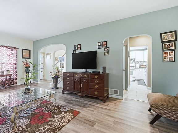 4th image of 818 E Rudisill Blvd