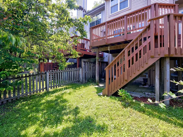 16 Casino Ct — Photo 40