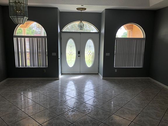 5th image of 10417 Calle De Flores Dr