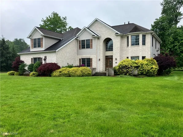 1254 Maxfli Dr, Akron, OH 44312