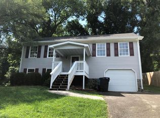 2332 Locust Grove Cir NE, Roanoke, VA 24012