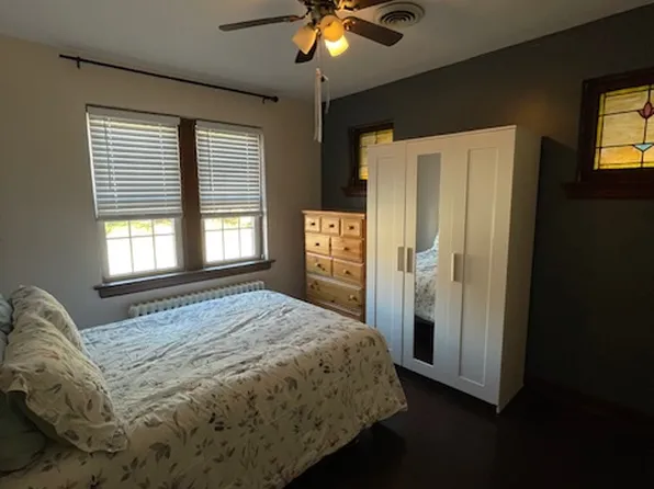 5246 Sunshine Dr, Saint Louis, MO 63109