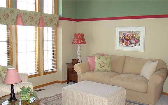 Living Room with Crown Molding