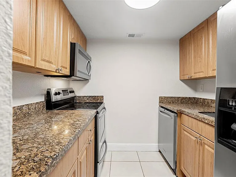 5221 Bayshore Blvd #11 — Photo 23