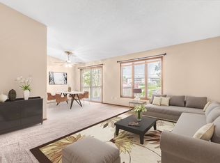 2406 County Road D W UNIT 1, Roseville, MN 55112