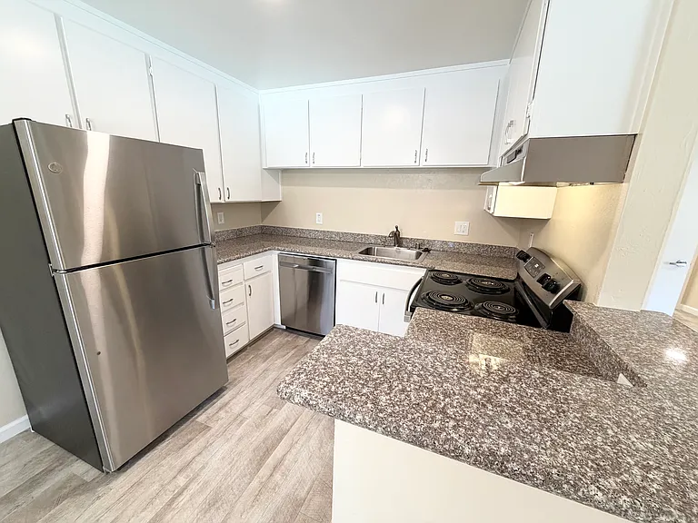 120 Granada Dr #12 — Photo 1