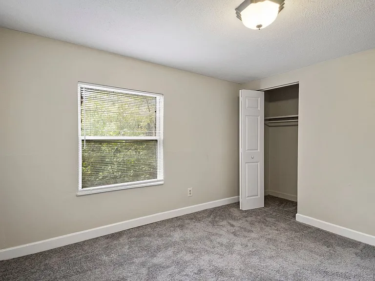 Balsam Avenue Apartments - The Courts — Photo 33