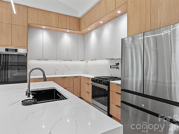 4th image of 761 Weston Rd