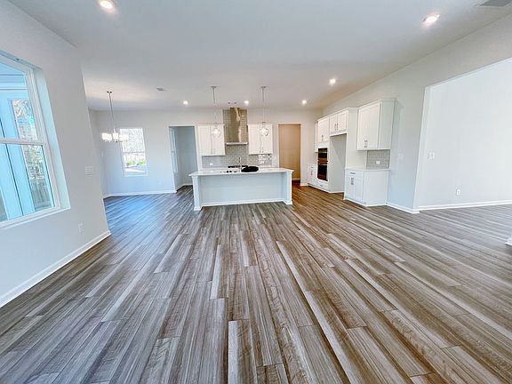3rd image of 2475 Whistler Way NE