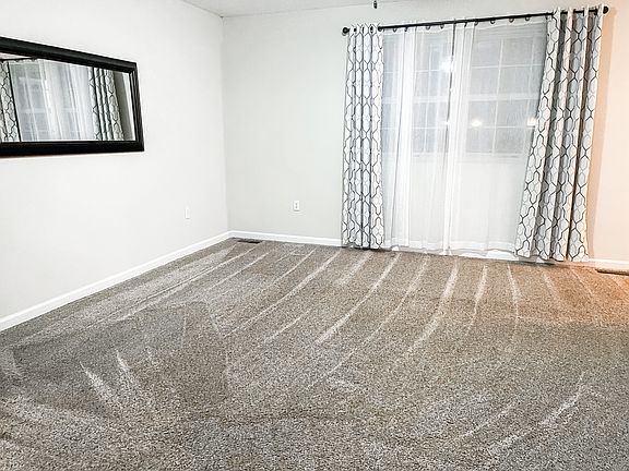 2nd image of 18 Cottonwood Glen Dr
