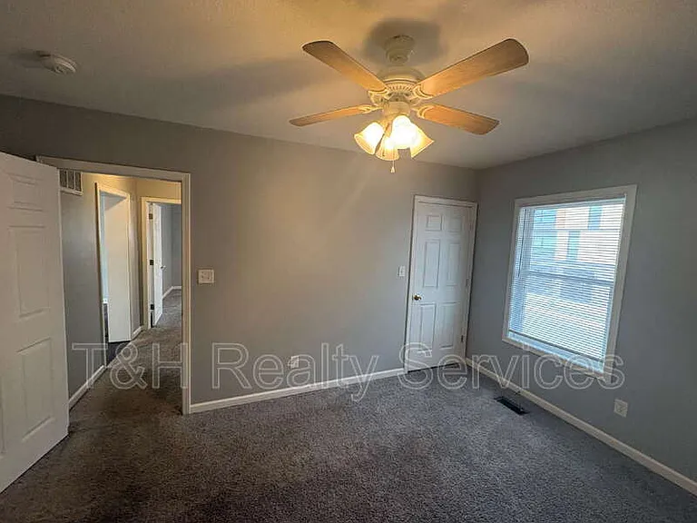 409 W Washington St — Photo 9