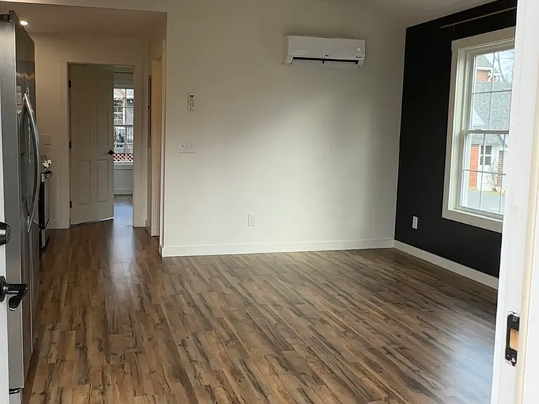 111 E College St — Photo 3