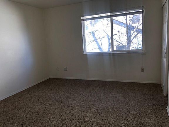 5th image of 2542 Siskiyou Blvd