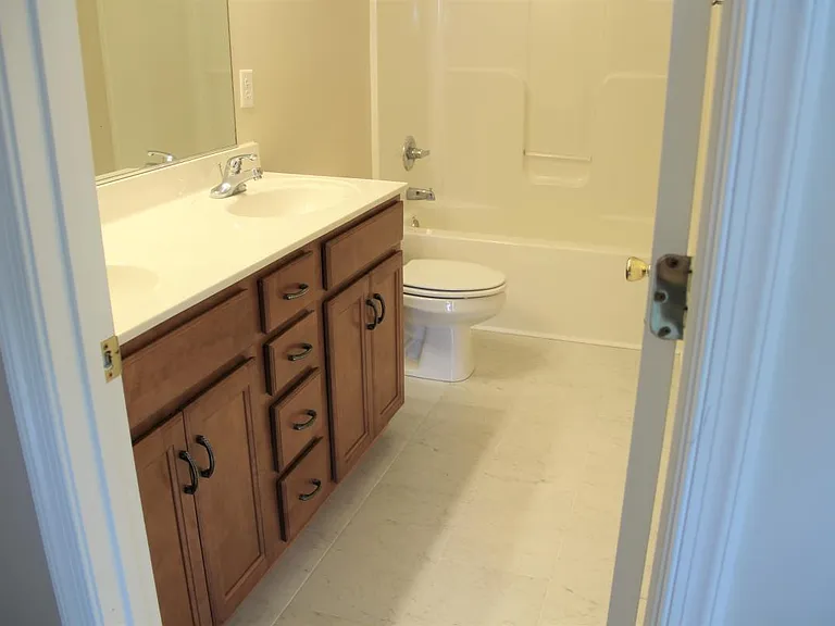 Full bathroom 2nd Level