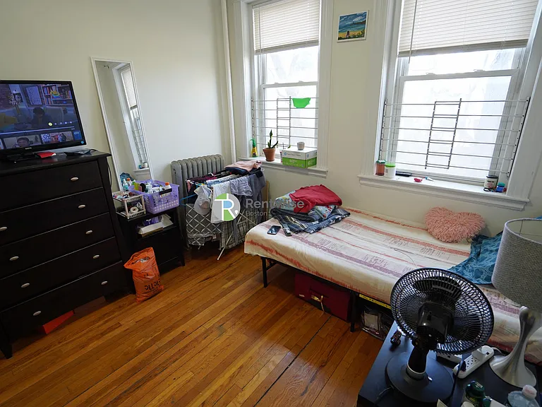 5 Camelot Ct #6 — Photo 1