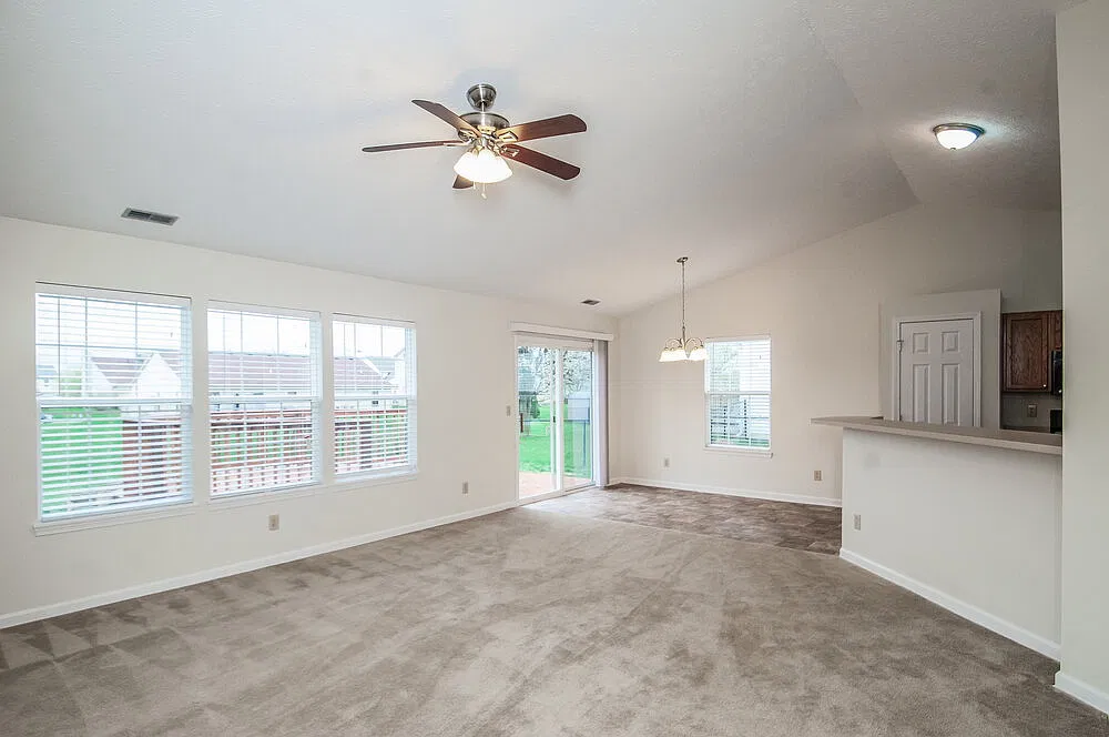 3 bed, 2.0 bath, 1306 sqft, $2,970 — Photo 3