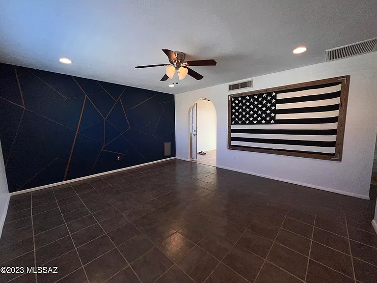 15925 N Capstan Ave — Photo 5