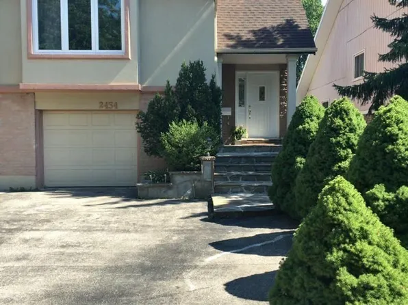 2434 Mainroyal St, Mississauga, ON L5L 1C9
