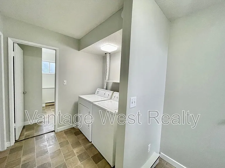404 Hein Rd — Photo 14