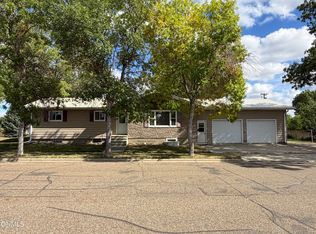 412 Central Ave N, Beulah, ND 58523