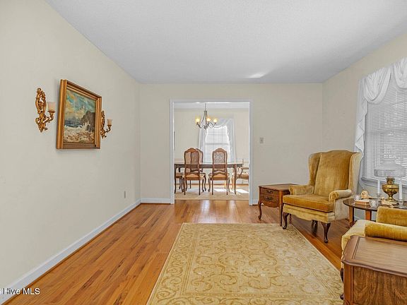 5th image of 3304 Hawthorne Road