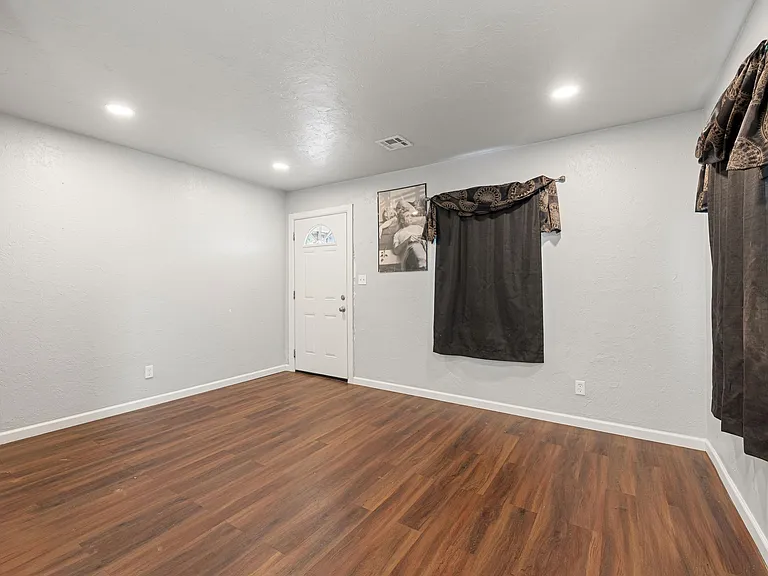 4012 S Hudson Ave — Photo 7