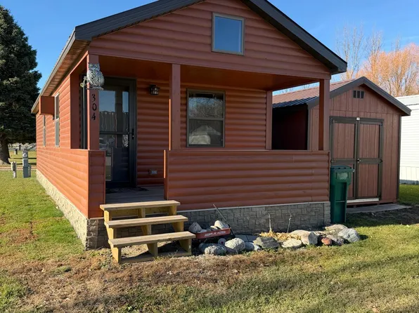 304 N Main St N, Gwinner, ND 58040