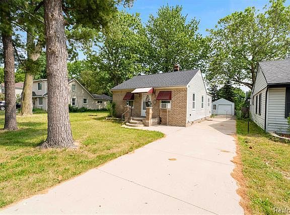 3rd image of 8436 Stout Ave
