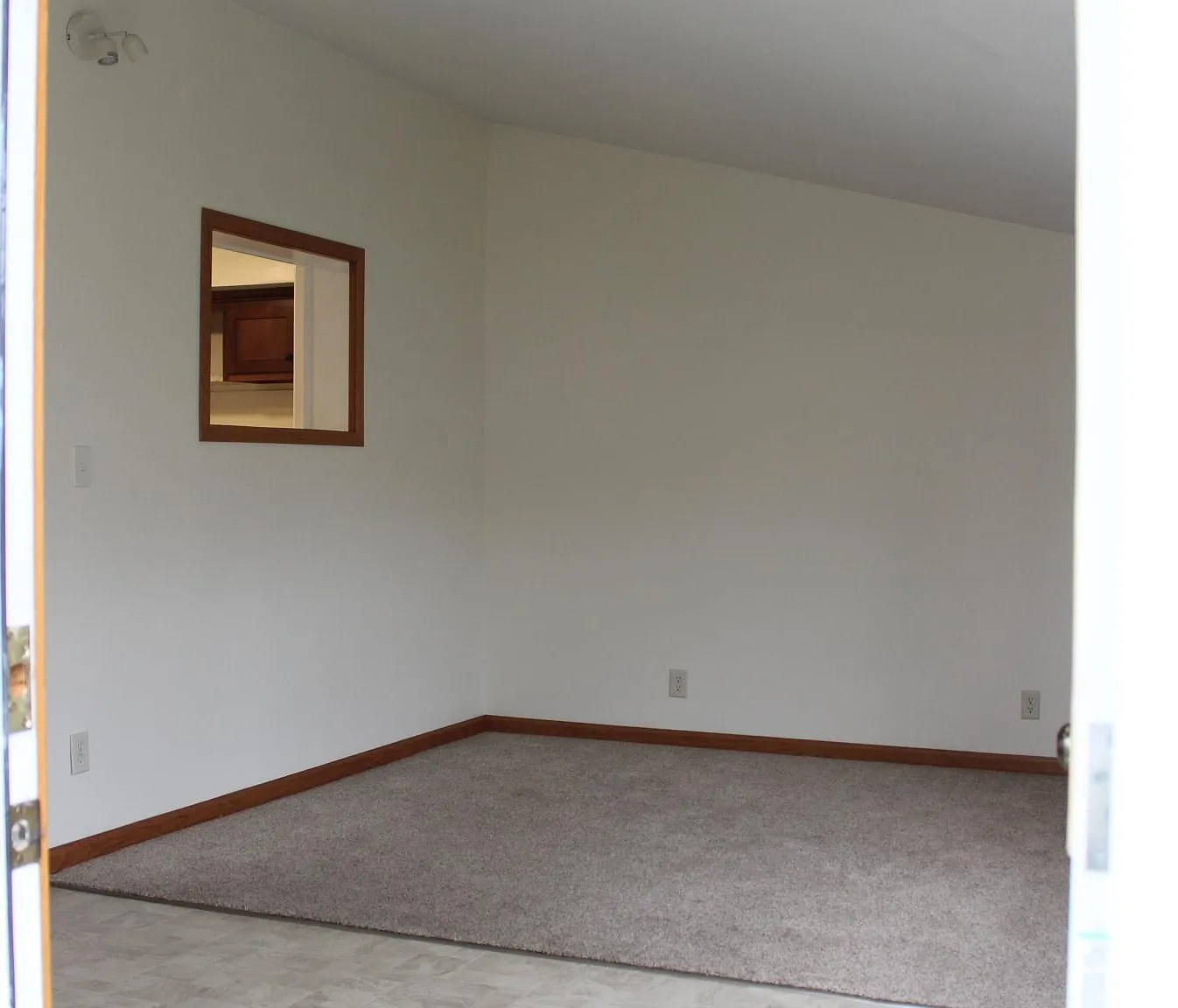 2 bed, 1.5 bath, 1300 sqft, $1,500 — Photo 2