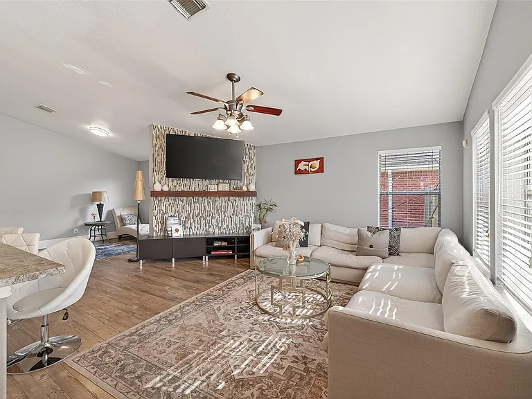 1214 Wesley Dr — Photo 10