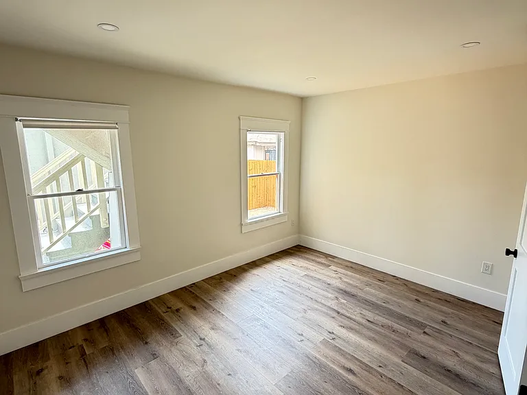 424 E Walnut St — Photo 6