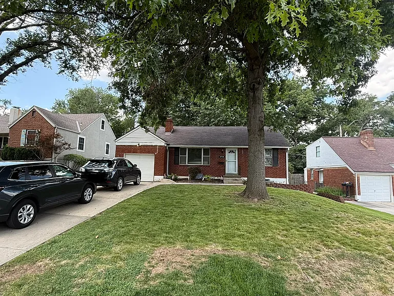 2518 W 75th Pl — Photo 2