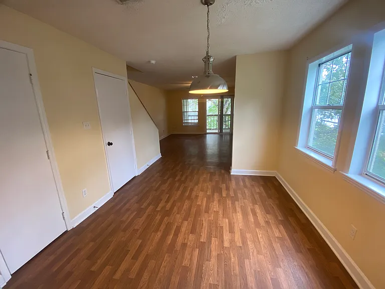 Avery Close Condominiums — Photo 77